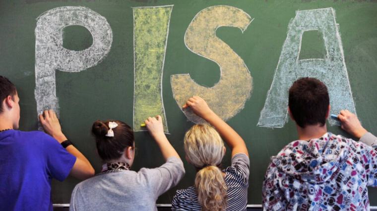 Schule - PISA-Ergebnisse: Minus bei Lesen und Mathe, Plus bei Nawi