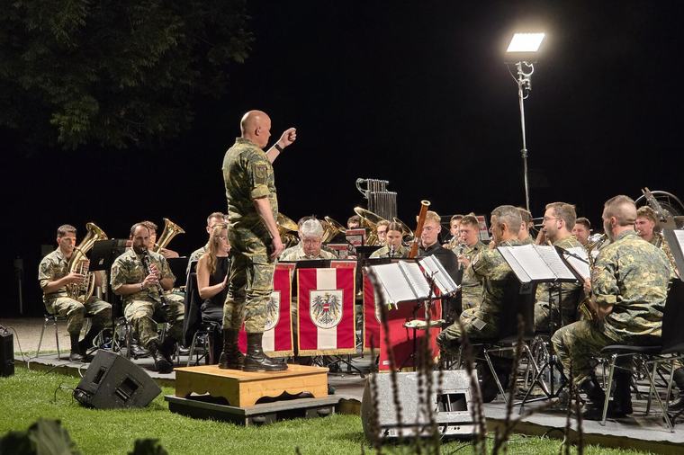 Die Militärmusik Tirol begeisterte im Vitalpinum in Assling