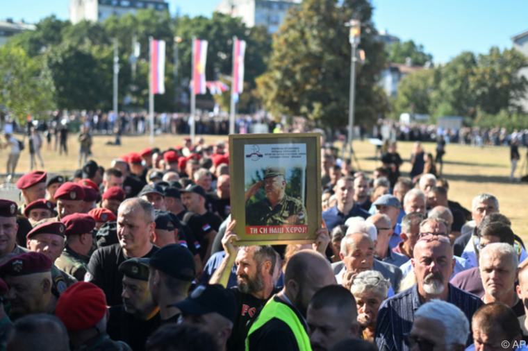 Tausende erweisen Ratko Mladić die letzte Ehre