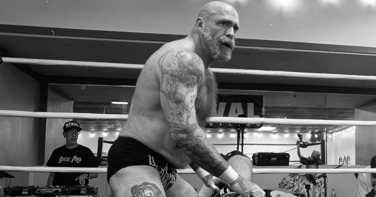 "The Butcher" Wrestler bricht am Ende des Kampfes zusammen – wenig später ist er tot