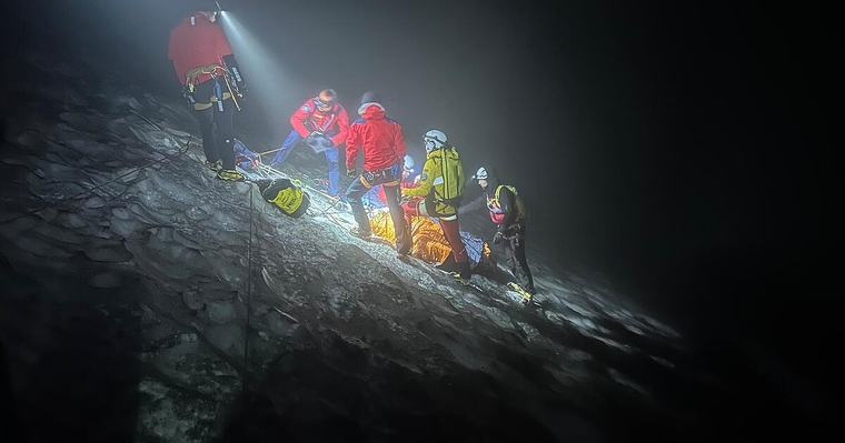 Duo aufwendig aus Gletscherspalte am Dachstein gerettet