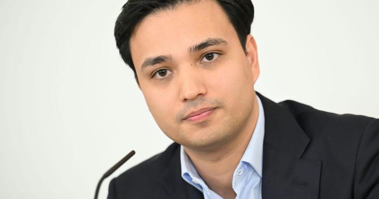 „Fast zynisch“: NEOS-Shetty attackiert SPÖ-Jugend wegen Kopftuch-Streik