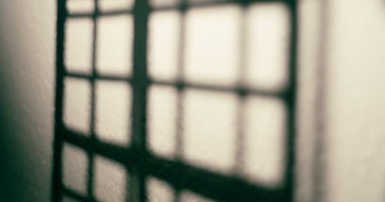 Mithäftling misshandelt und vergewaltigt: Zwei Jahre Haft für 16-Jährigen