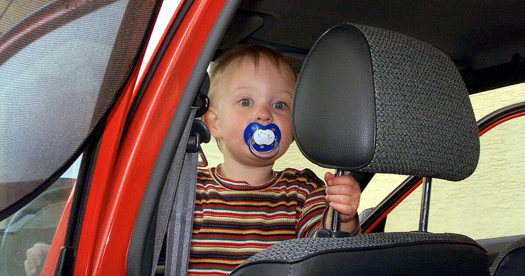 Schlüssel im Auto: Polizei in OÖ rettet Baby aus Hitzefalle