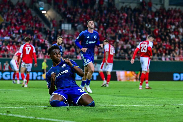 Schalke-Neuzugang Junior Adamu: „Ich bin ein stolzer Malocher“