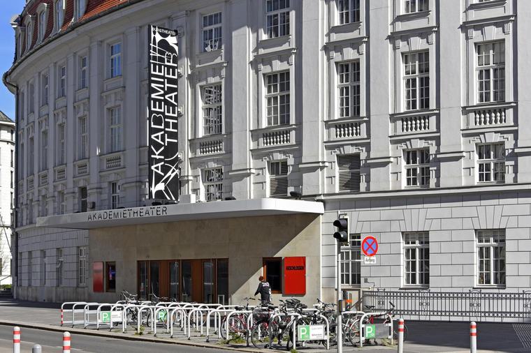 Monumentaldrama? Mitmachkomödie! „Artus“ im Akademietheater