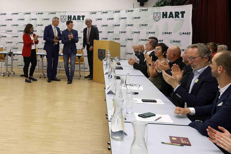Rücktrittsforderung via Facebook: Schaukampf in Hart geht weiter