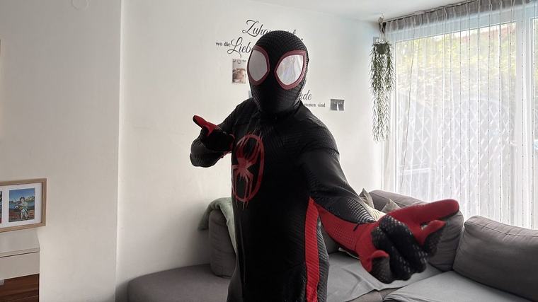 Als Spider-Man bringt Georg Schnetzer Kinderaugen zum Leuchten