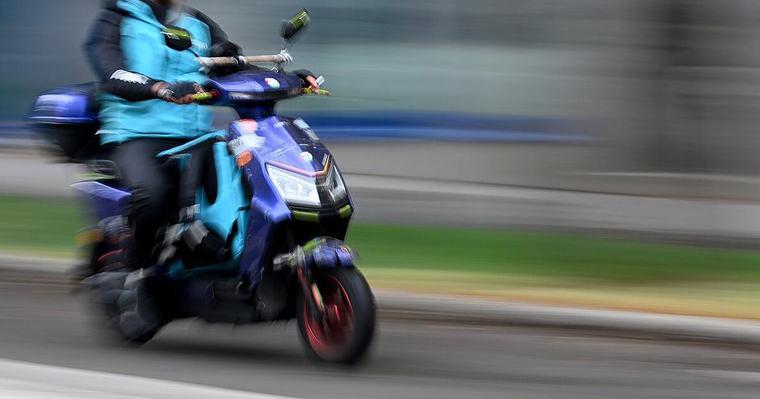 Flachgauer kracht in Bergheim betrunken mit Moped in Pkw