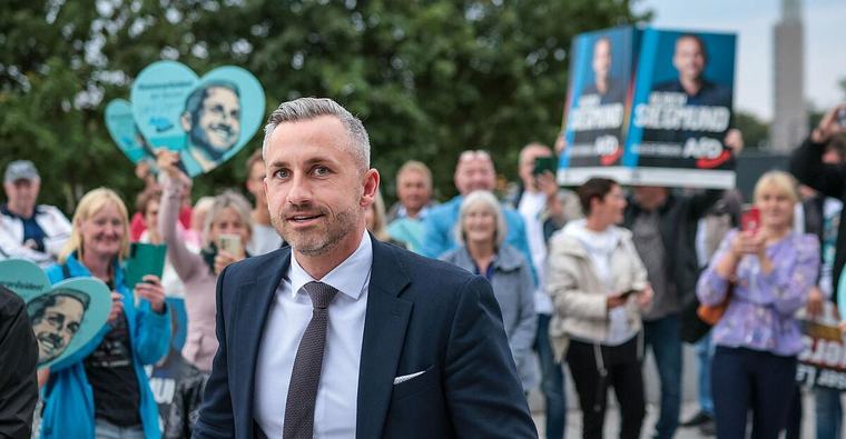 Der leutselige Herr Siegmund und seine rechtsradikale Partei